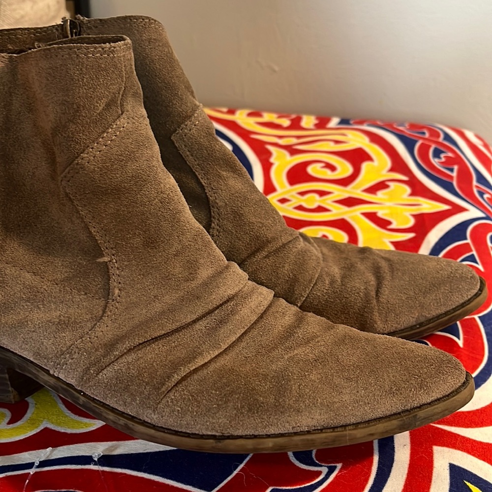 Nine west size 10 W upper leather taupe color ankle boots
